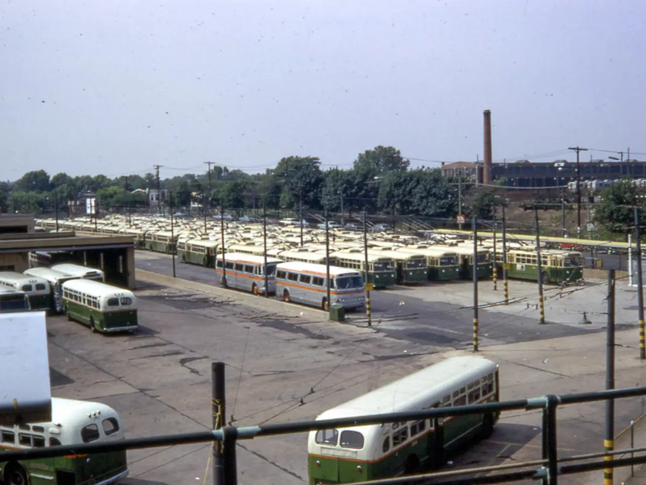 Delving into the Varieties of Public Transportation Vehicles: An In-depth Overview