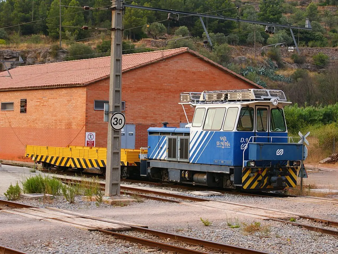 Unusual Railway Incident: Seven Wagons Separate from Freight Train in Odisha
