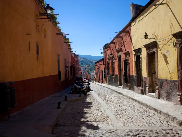 "Daily Expensive maintenance of Benko-Prestige structure in Munich's footpath area"