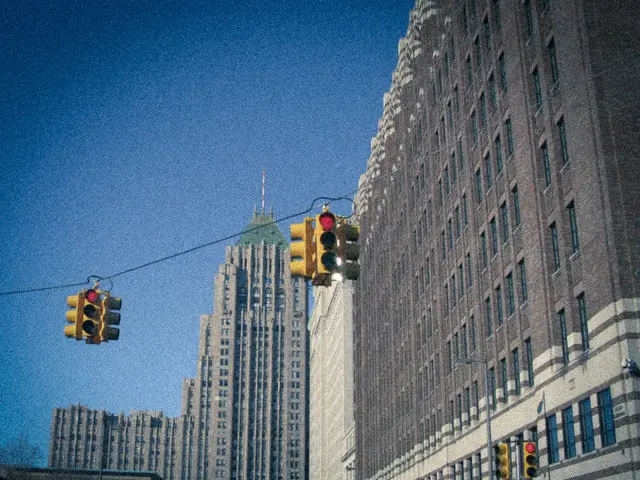 Redesigned Traffic Signal Arrangement: Controversy among Politicians and Public
