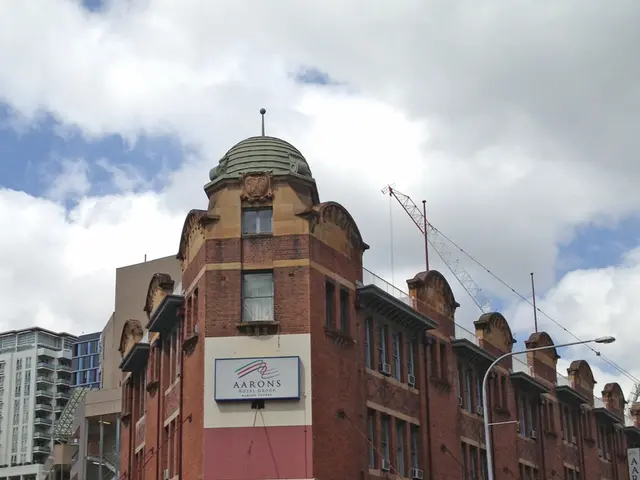 Expansion of Al Wasl-Umm Al Sheif Road Intersection in Dubai, plus the addition of a new lane