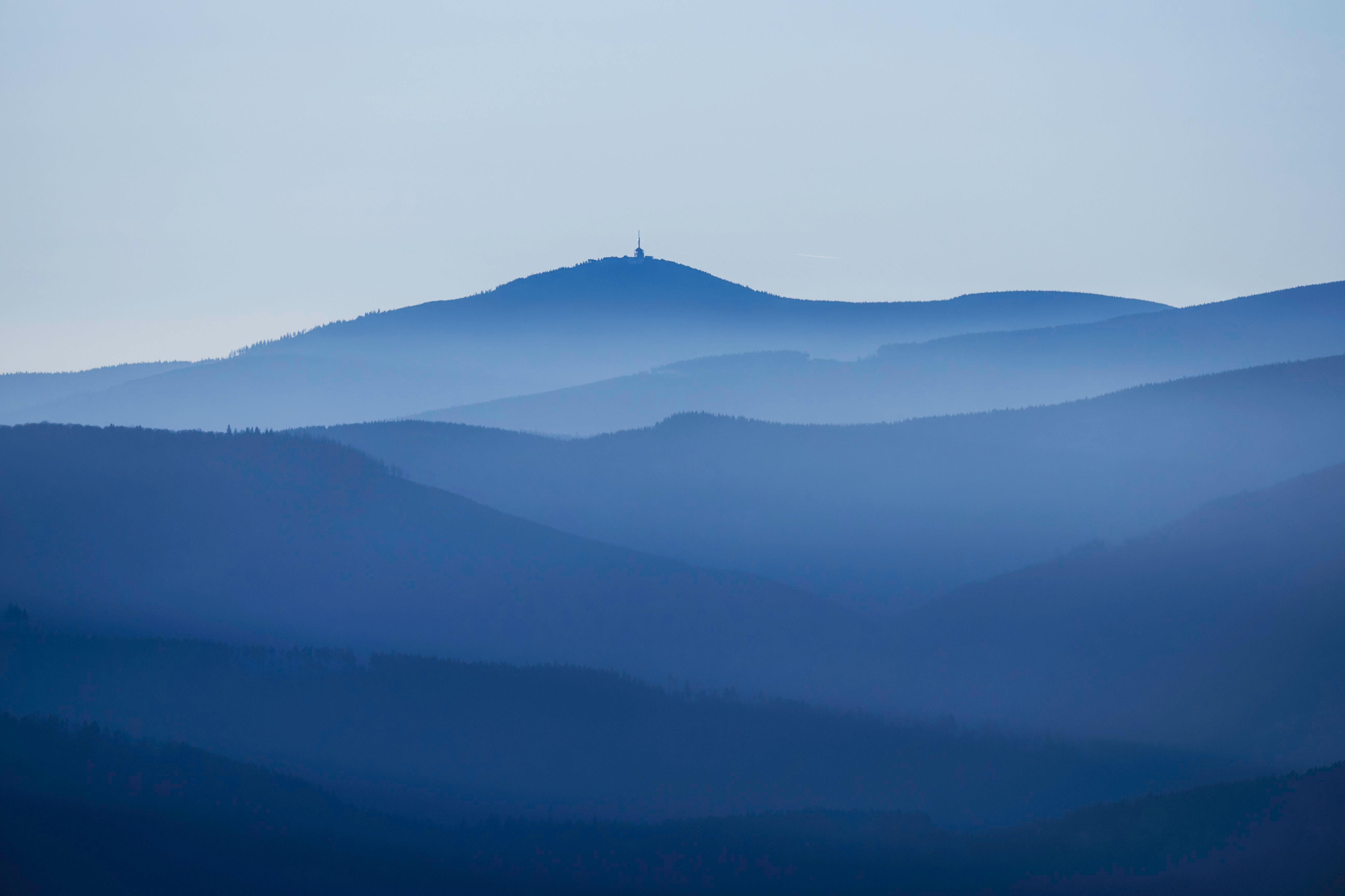 International institutional investors' openness to increase investments in Europe and the necessary prerequisites to stimulate private capital allocation, as discussed by KfW's CEO.